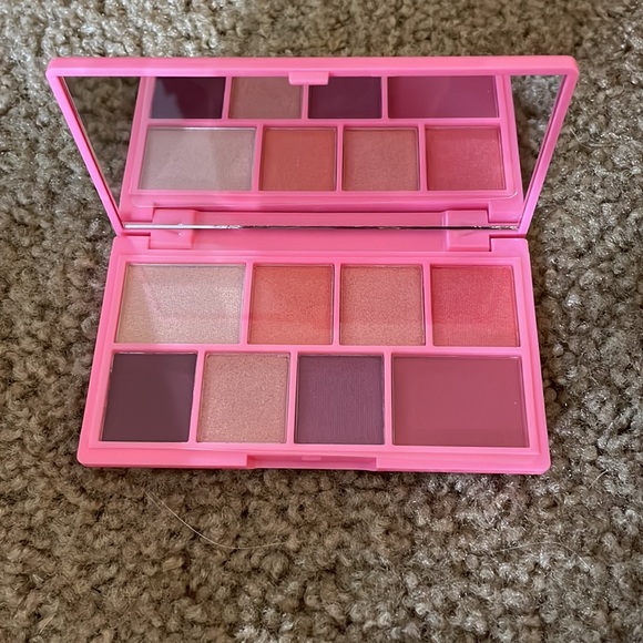 NIB cherry eyeshadow palette - Picture 3 of 4